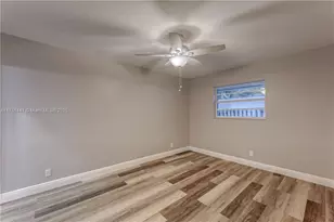 1717 NE 25th St, Wilton Manors, FL 33305 - Photo 18