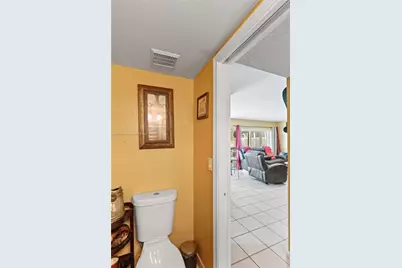 1071 SW 101st Ter, Pembroke Pines, FL 33025 - Photo 16