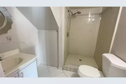 5790 W 26th Ave #202, Hialeah, FL 33016 - Photo 8