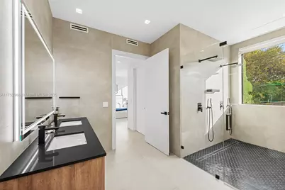 2572 NE 182nd Ter, North Miami Beach, FL 33160 - Photo 32