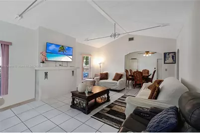 4727 NE 1st Ct, Miami, FL 33137 - Photo 10