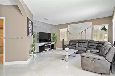 7546 NW 18th Dr, Pembroke Pines, FL 33024 - Photo 10