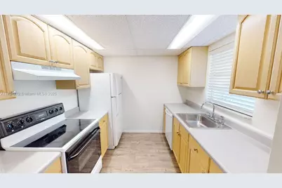 300 Ocean Drive #22, Key Largo, FL 33037 - Photo 2