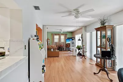 9400 NW 70th St, Tamarac, FL 33321 - Photo 20