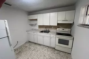 887 W 29th St, Hialeah, FL 33012 - Photo 8