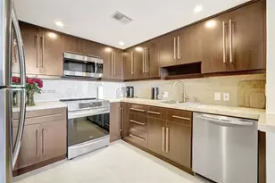 3675 N Country Club Dr, Aventura, FL 33180 - Photo 20