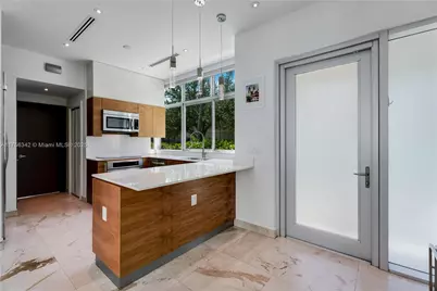 548 Fernwood Rd #548, Key Biscayne, FL 33149 - Photo 6