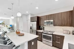 10473 NW 82nd St, Doral, FL 33178 - Photo 8