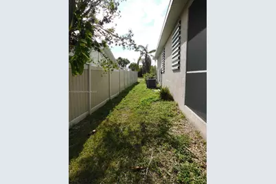 617 SE 7 St #2, Cape Coral, FL 33990 - Photo 12