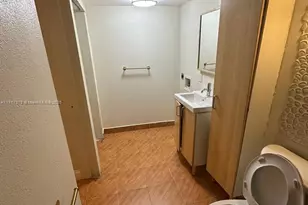 492 NW 165th St Rd, Miami, FL 33169 - Photo 22