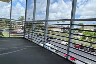 2562 N Garden Dr N, Lake Worth, FL 33461 - Photo 2