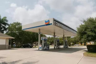 755 4th St, Vero Beach, FL 32962 - Photo 1