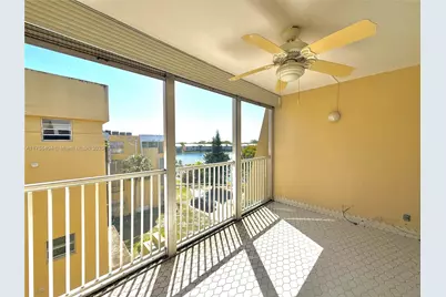 920 NE 199th St #4J, Miami, FL 33179 - Photo 4