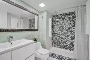 6450 Collins Ave, Miami Beach, FL 33141 - Photo 22