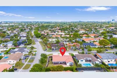 2010 NE 208th St, Miami, FL 33179 - Photo 10