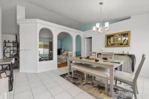 155 Kings Way, Royal Palm Beach, FL 33411 - Photo 10