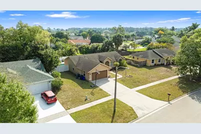 155 Kings Way, Royal Palm Beach, FL 33411 - Photo 4