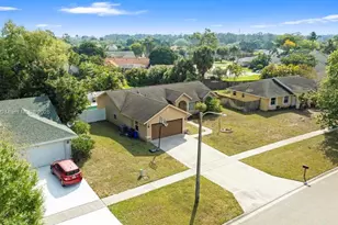 155 Kings Way, Royal Palm Beach, FL 33411 - Photo 4