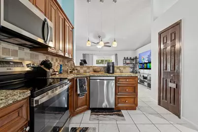 155 Kings Way, Royal Palm Beach, FL 33411 - Photo 18