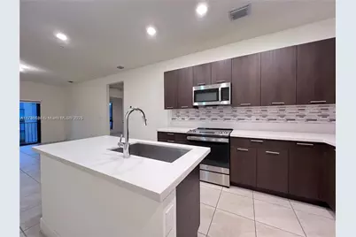 8265 NW 41st St #C-405, Doral, FL 33166 - Photo 4