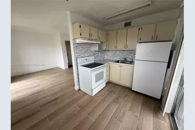 1126 SW 3rd St #3, Miami, FL 33130 - Photo 2