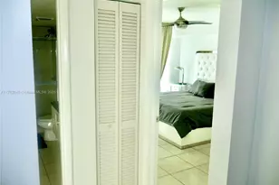 31 SE 5th St, Miami, FL 33131 - Photo 18