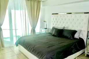 31 SE 5th St, Miami, FL 33131 - Photo 2