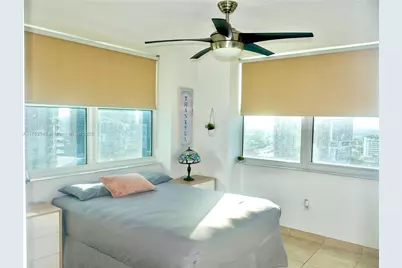 31 SE 5th St #2611, Miami, FL 33131 - Photo 4
