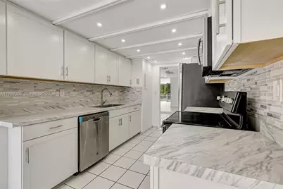 4000 Towerside Ter #302, Miami, FL 33138 - Photo 20