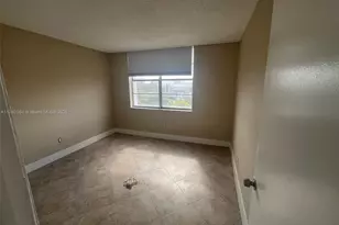 498 NW 165th St, Miami, FL 33169 - Photo 6