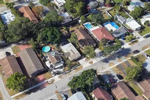 27 SW 7th St, Hallandale Beach, FL 33009 - Photo 1