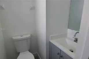 7960 N Colony Cir N, Tamarac, FL 33321 - Photo 8