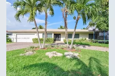 16473 NE 31st Ave, North Miami Beach, FL 33160 - Photo 2