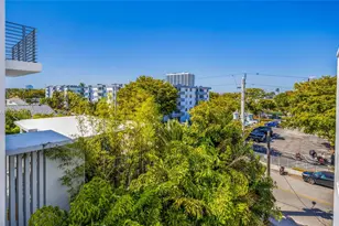 1880 S Treasure Dr, North Bay Village, FL 33141 - Photo 14