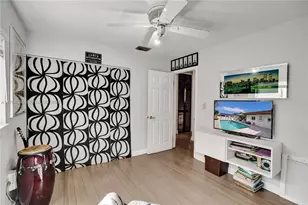 7825 NW 174th St, Hialeah, FL 33015 - Photo 16