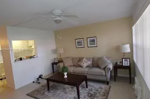 56 Canterbury, West Palm Beach, FL 33417 - Photo 2