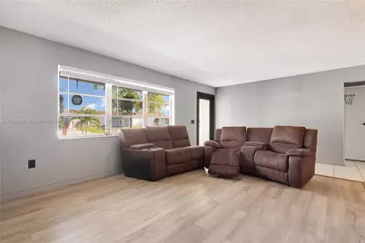 9550 NW 26th Pl, Sunrise, FL 33322 - Photo 4