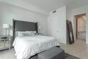 55 SE 6th St, Miami, FL 33131 - Photo 8