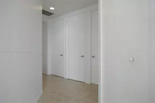 55 SE 6th St, Miami, FL 33131 - Photo 6