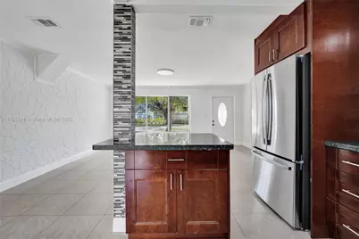924 N 30th Rd, Hollywood, FL 33021 - Photo 2