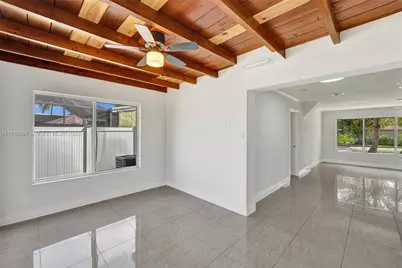 924 N 30th Rd, Hollywood, FL 33021 - Photo 8