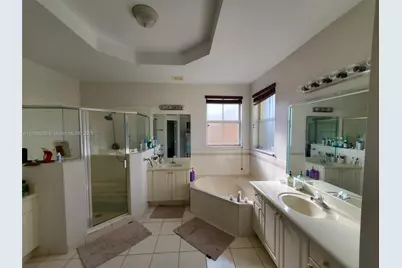 11009 NW 80th Ln, Doral, FL 33178 - Photo 8