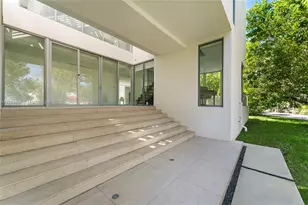 1250 N Venetian Way, Miami, FL 33139 - Photo 8