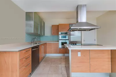 218 SE 14th St #1203, Miami, FL 33131 - Photo 6