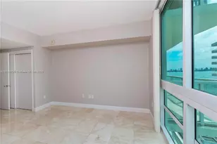 218 SE 14th St, Miami, FL 33131 - Photo 12