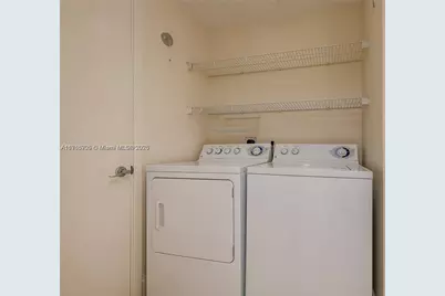 218 SE 14th St #1203, Miami, FL 33131 - Photo 14