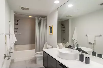 31 SE 6th St #1601, Miami, FL 33131 - Photo 10