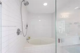 888 Biscayne Blvd, Miami, FL 33132 - Photo 32