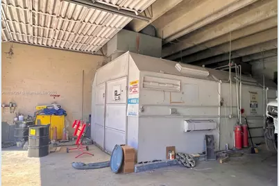 Body Shop Business For Sale, Hialeah, FL 33014 - Photo 1