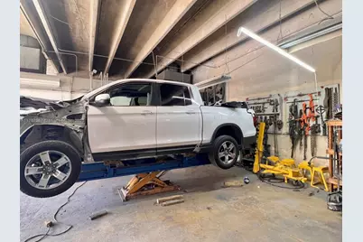 Body Shop Business For Sale, Hialeah, FL 33014 - Photo 4